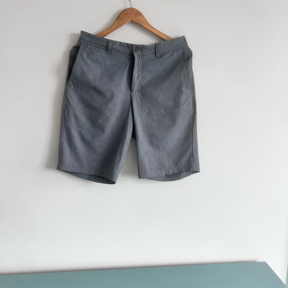 Men's Nike Golf Dri-Fit, Size Medium Gray Shorts - Picture 3 of 7